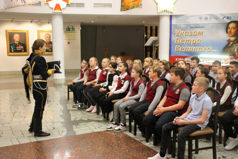 Грамотеи в музее: Международный день грамотности в музее оружия на выставке «...Каждый горел усердием. Каждый превосходил себя», посвященной 210-летию Отечественной войны 1812 года Тульский Государственный Музей Оружия