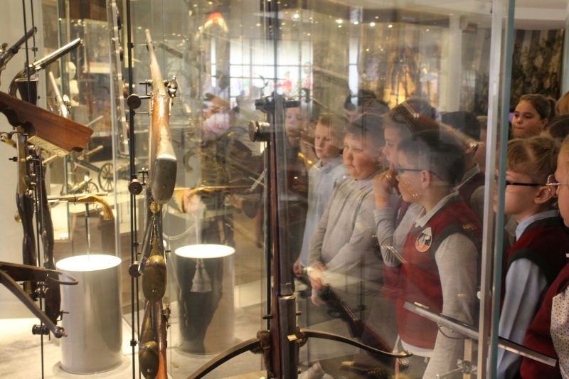 Грамотеи в музее: Международный день грамотности в музее оружия на выставке «...Каждый горел усердием. Каждый превосходил себя», посвященной 210-летию Отечественной войны 1812 года Тульский Государственный Музей Оружия