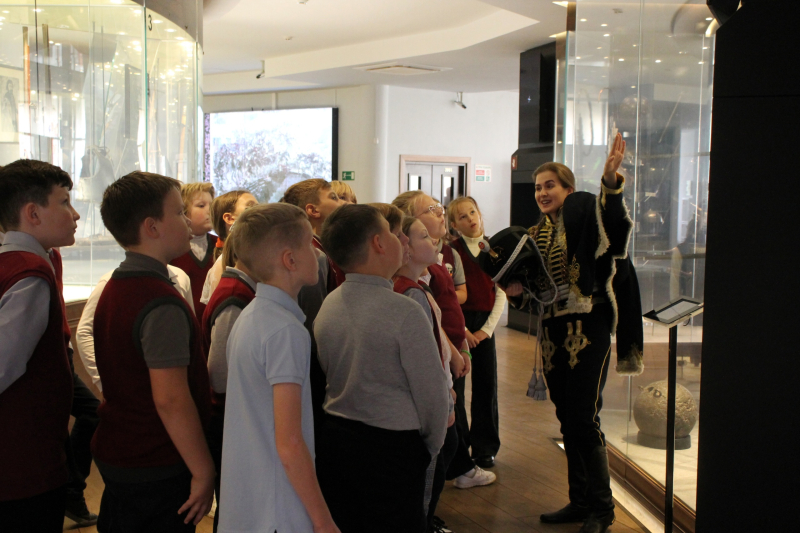 Грамотеи в музее: Международный день грамотности в музее оружия на выставке «...Каждый горел усердием. Каждый превосходил себя», посвященной 210-летию Отечественной войны 1812 года Тульский Государственный Музей Оружия