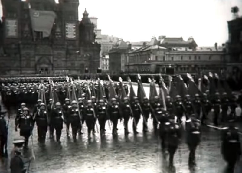 Друзья, предлагаем вам совершить путешествие во времени и стать зрителями исторического парада Победы на Красной площади в Москве 24 июня 1945 года! Тульский Государственный Музей Оружия