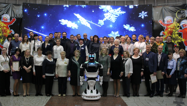 Директор Тульского государственного музея оружия Н.И. Калугина поздравила коллектив музея с наступающим Новым годом! Тульский Государственный Музей Оружия