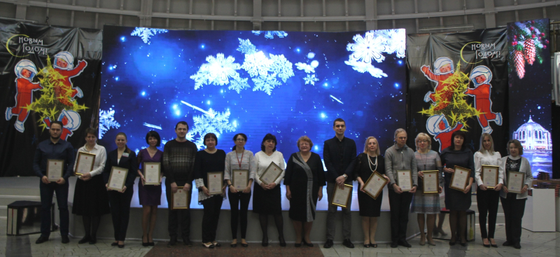 Директор Тульского государственного музея оружия Н.И. Калугина поздравила коллектив музея с наступающим Новым годом! Тульский Государственный Музей Оружия