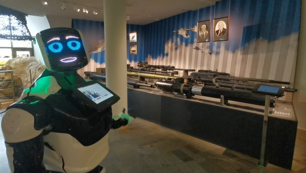 Только в «Ночь музеев» наш коллега - музейный робот Акинфий предстает перед вами в роли экскурсовода в онлайн-формате! Тульский Государственный Музей Оружия