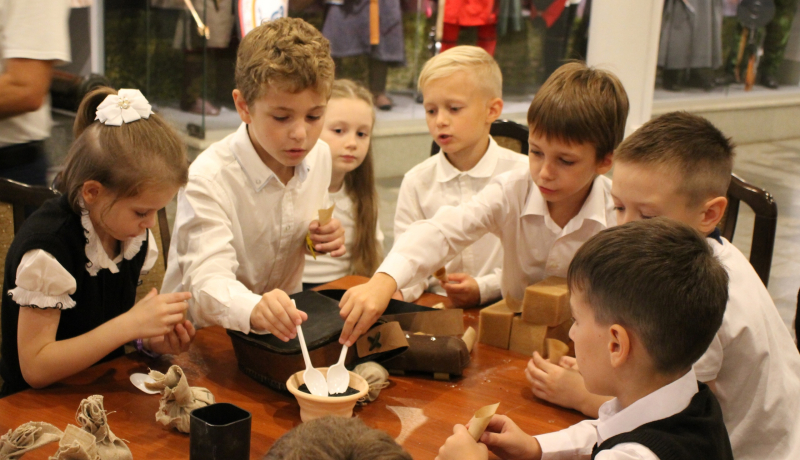 Яркая интерактивная программа «Первоклассное путешествие в мир оружия» - подарок мальчишкам и девчонкам от Тульского музея оружия в День знаний! Тульский Государственный Музей Оружия