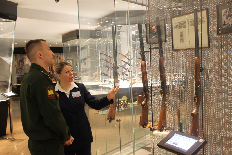 Музей оружия был удостоен чести принимать Героя Российской Федерации, кавалера трех орденов Мужества, гвардии капитана Николая Андреевича Соколова Тульский Государственный Музей Оружия