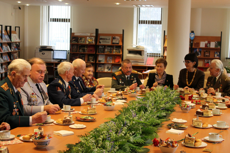 Три поколения воинов принимали поздравления в Тульском музее оружия Тульский Государственный Музей Оружия