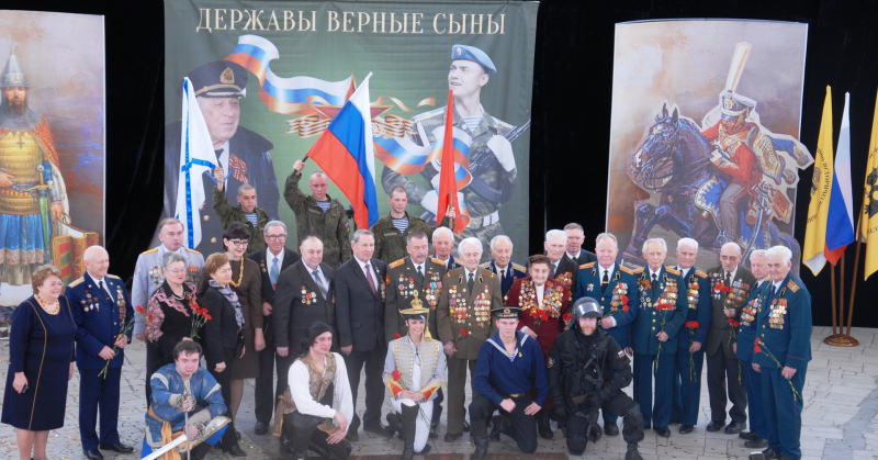 Три поколения воинов принимали поздравления в Тульском музее оружия Тульский Государственный Музей Оружия