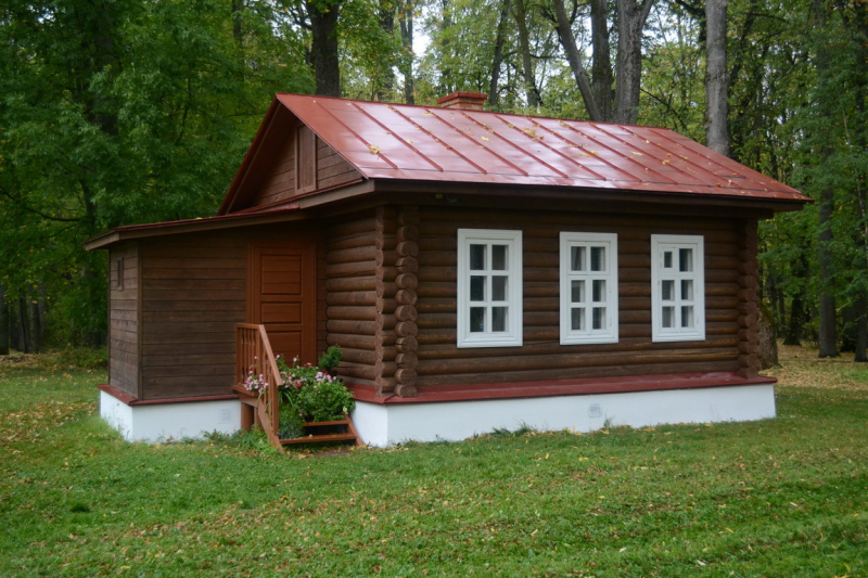 «Когда вы будете в Спасском, поклонитесь от меня дому, саду, моему молодому дубу, родине поклонитесь…» Тульский Государственный Музей Оружия