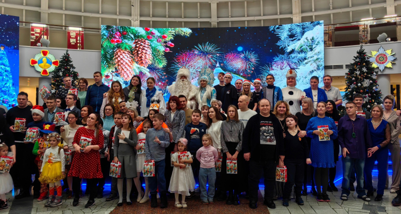 "Елка мечты" для воспитанников Тульской общественной организации "Маленькая страна - Мы есть!" Тульский Государственный Музей Оружия