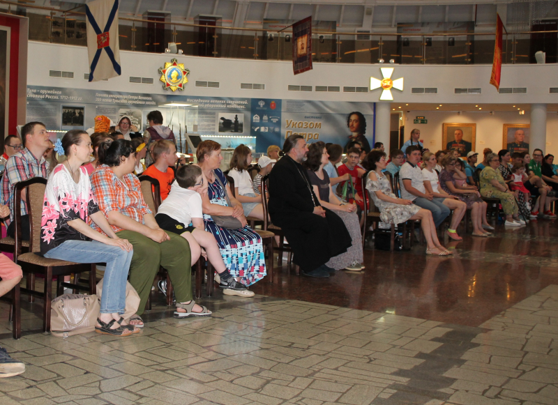 Творческие встречи дружбы и добра особенных детей и молодых людей в рамках социального проекта «Добро делать спешить должно» музея оружия. Тульский Государственный Музей Оружия