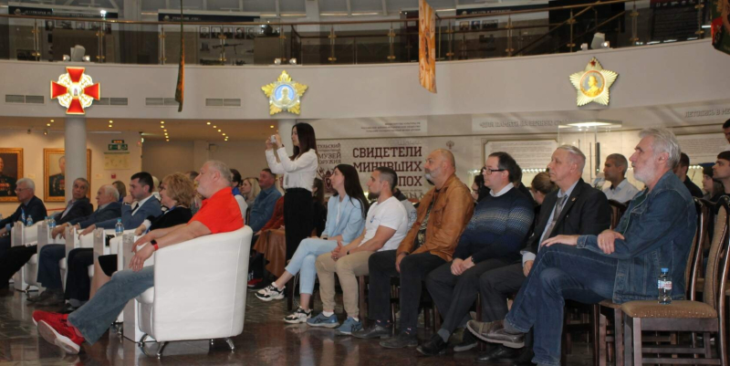 В «Ночь музеев» гостей Тульского музея оружия приветствовал председатель Тульской областной Думы Н.Ю. Воробьев. Тульский Государственный Музей Оружия