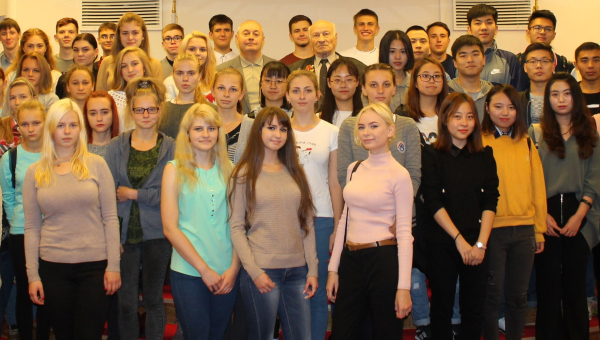 Вспоминая героев Второй мировой войны: встреча ветеранов с молодежью в музее оружия. Тульский Государственный Музей Оружия