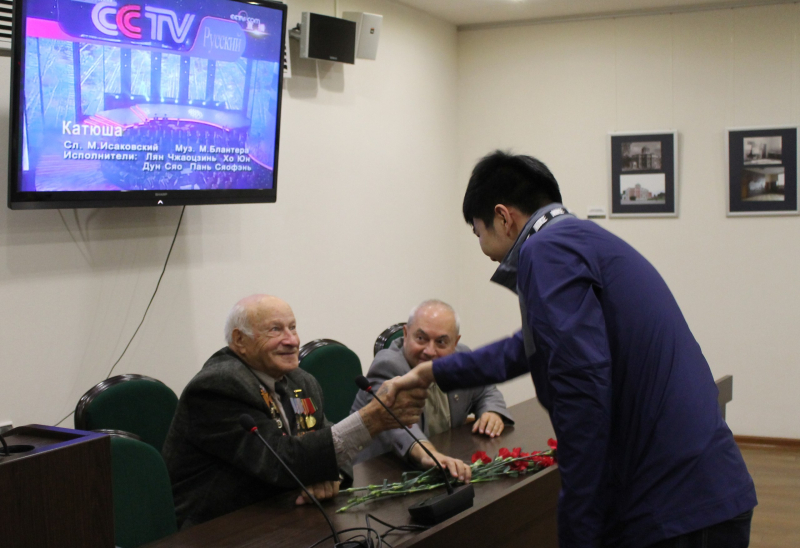 Вспоминая героев Второй мировой войны: встреча ветеранов с молодежью в музее оружия. Тульский Государственный Музей Оружия