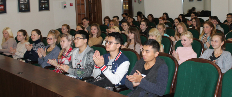 Вспоминая героев Второй мировой войны: встреча ветеранов с молодежью в музее оружия. Тульский Государственный Музей Оружия