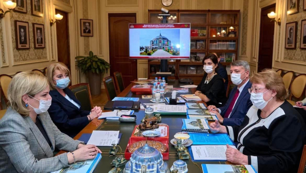 Директор Тульского государственного музея оружия Надежда Калугина представила Министру культуры РФ Ольге Любимовой дорожную карту развития учреждения и рассказала о запланированных выставочны Тульский Государственный Музей Оружия