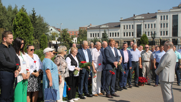 26 августа на Аллее Славы знаменитых оружейников г. Тулы на территории Тульского музея оружия состоялся памятный митинг, посвященный 106-ой годовщине со дня рождения Александра Никитовича Ган Тульский Государственный Музей Оружия