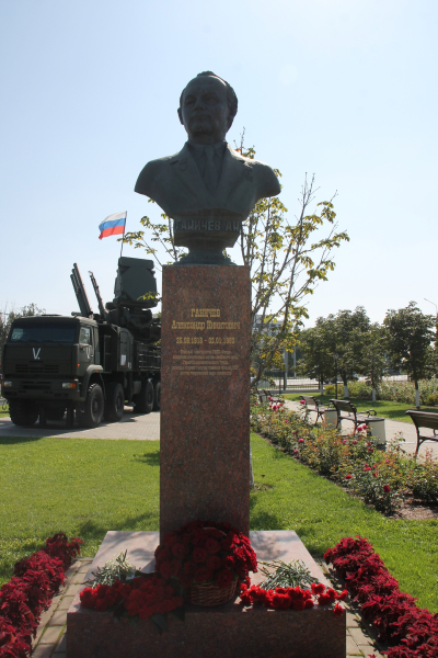 26 августа на Аллее Славы знаменитых оружейников г. Тулы на территории Тульского музея оружия состоялся памятный митинг, посвященный 106-ой годовщине со дня рождения Александра Никитовича Ган Тульский Государственный Музей Оружия