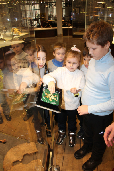 Фотогалерея новогоднего праздника «На страже сокровищ волшебного Шлема» в Тульском музее оружия. Дорогие мальчишки и девчонки, сказочные герои ждут вас! Тульский Государственный Музей Оружия