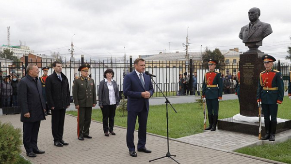 В музее оружия состоялась торжественная церемония открытия бюста – оружейника, Героя России, большого друга музея Николая Александровича Макаровца Тульский Государственный Музей Оружия