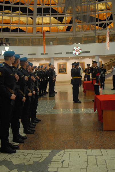 «Служу России!». Торжественная церемония принятия присяги личным составом научно-производственной роты состоялась в музее оружия. Тульский Государственный Музей Оружия