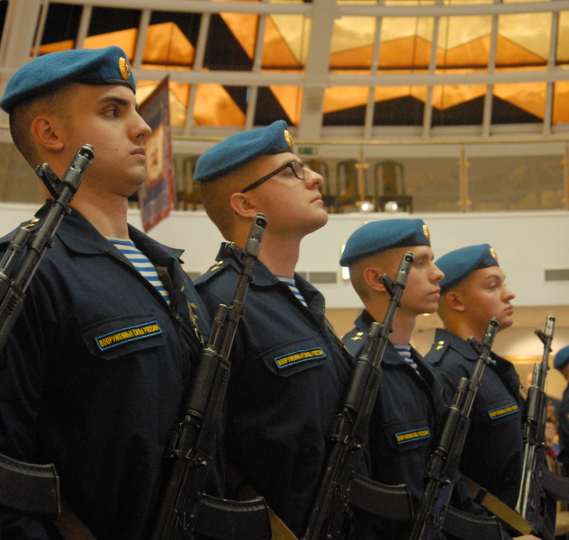 «Служу России!». Торжественная церемония принятия присяги личным составом научно-производственной роты состоялась в музее оружия. Тульский Государственный Музей Оружия