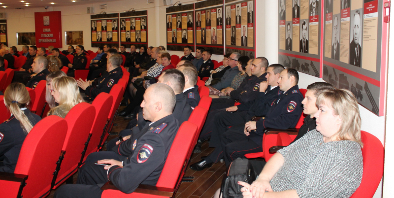 В музее оружия состоялось торжественное собрание, посвященное 65-ой годовщине образования вневедомственной охраны. Тульский Государственный Музей Оружия