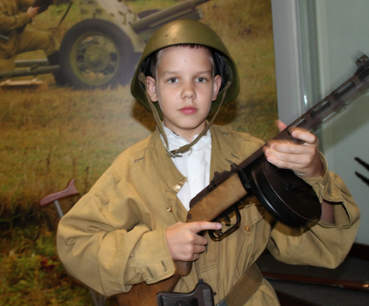 Дорогие мальчики и девочки! Музей оружия приглашает вас ощутить себя защитниками Отечества на интерактивной игровой площадке! Тульский Государственный Музей Оружия