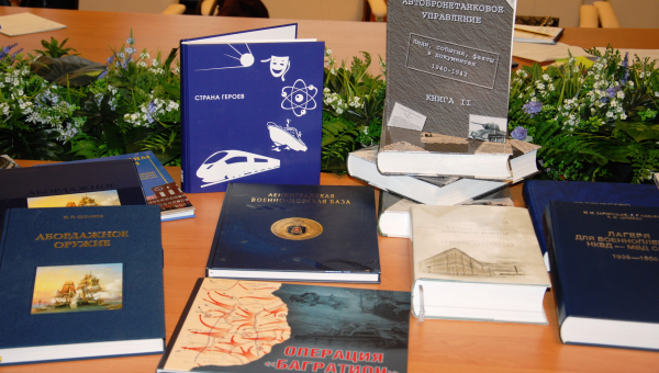 Подарок музею оружия от Председателя ЦИК России В.Е. Чурова Тульский Государственный Музей Оружия