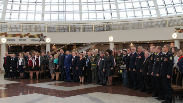 Сегодня директор Росвоенцентра, контр-адмирал В.В. Фетисов вручил музею оружия почетные награды Тульский Государственный Музей Оружия