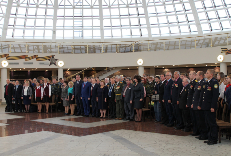 Сегодня директор Росвоенцентра, контр-адмирал В.В. Фетисов вручил музею оружия почетные награды Тульский Государственный Музей Оружия