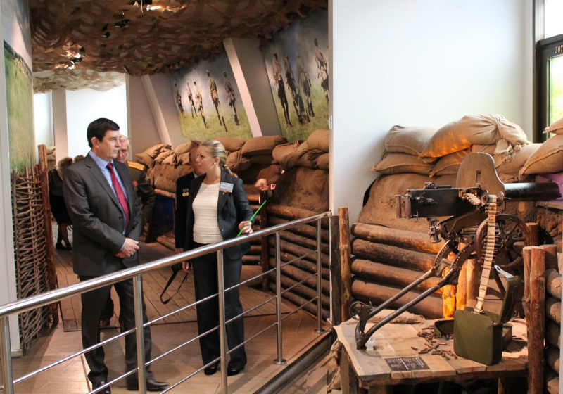 Сегодня директор Росвоенцентра, контр-адмирал В.В. Фетисов вручил музею оружия почетные награды Тульский Государственный Музей Оружия