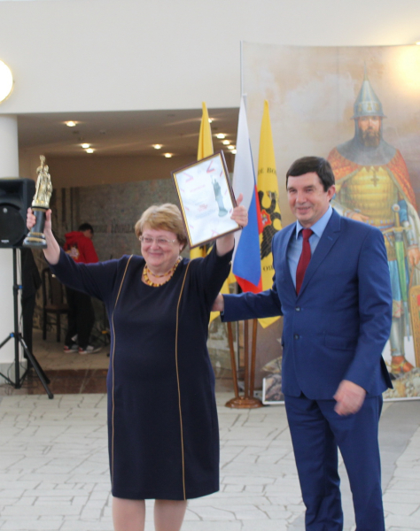 Сегодня директор Росвоенцентра, контр-адмирал В.В. Фетисов вручил музею оружия почетные награды Тульский Государственный Музей Оружия