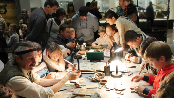 «Ночь искусств». Гравировка, инкрустация, гончарный круг и… радиоуправляемые автомобили. Тульский Государственный Музей Оружия