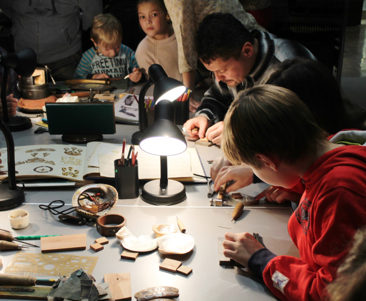 «Ночь искусств». Гравировка, инкрустация, гончарный круг и… радиоуправляемые автомобили. Тульский Государственный Музей Оружия