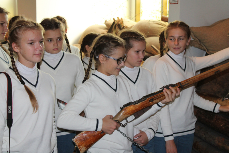 Воспитанницы московского кадетского корпуса «Пансион воспитанниц Министерства обороны РФ» в музее оружия Тульский Государственный Музей Оружия