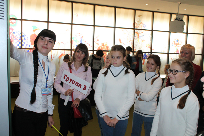 Воспитанницы московского кадетского корпуса «Пансион воспитанниц Министерства обороны РФ» в музее оружия Тульский Государственный Музей Оружия