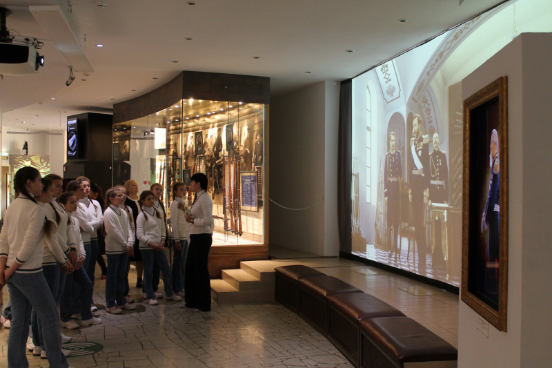 Воспитанницы московского кадетского корпуса «Пансион воспитанниц Министерства обороны РФ» в музее оружия Тульский Государственный Музей Оружия