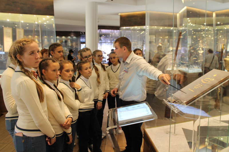 Воспитанницы московского кадетского корпуса «Пансион воспитанниц Министерства обороны РФ» в музее оружия Тульский Государственный Музей Оружия
