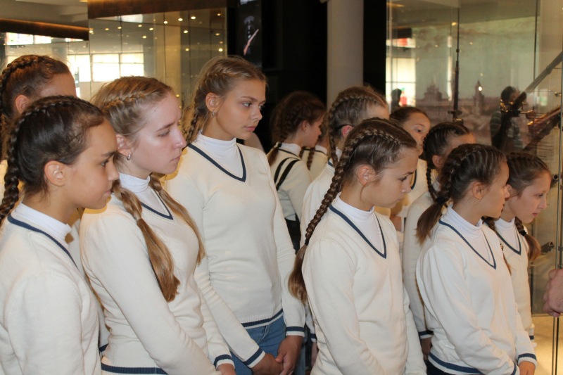 Воспитанницы московского кадетского корпуса «Пансион воспитанниц Министерства обороны РФ» в музее оружия Тульский Государственный Музей Оружия