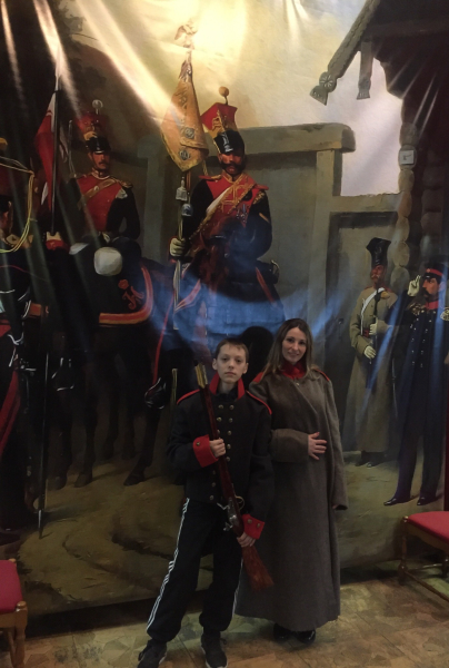 Почувствуйте ауру победоносных сражений и поединков, сфотографировавшись в мундирах 1812 г. на уникальной выставке музея оружия «Честь мундира»! Тульский Государственный Музей Оружия