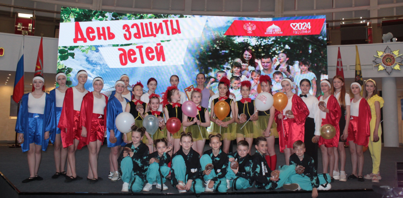 Сегодня Тульский государственный музей оружия по доброй традиции приветствовал юных туляков праздничной программой «ШЛЕМ: Школьники Летом Едут в Музей!» Тульский Государственный Музей Оружия