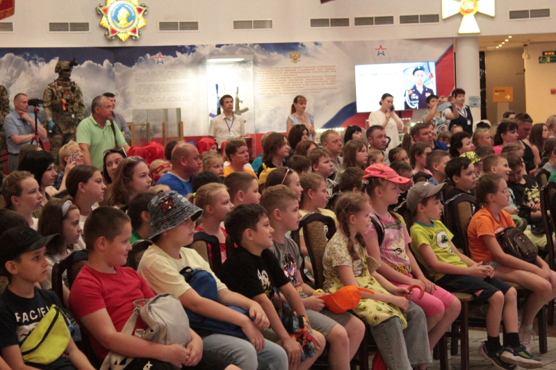 Сегодня Тульский государственный музей оружия по доброй традиции приветствовал юных туляков праздничной программой «ШЛЕМ: Школьники Летом Едут в Музей!» Тульский Государственный Музей Оружия