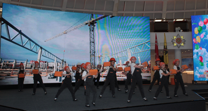 Сегодня Тульский государственный музей оружия по доброй традиции приветствовал юных туляков праздничной программой «ШЛЕМ: Школьники Летом Едут в Музей!» Тульский Государственный Музей Оружия