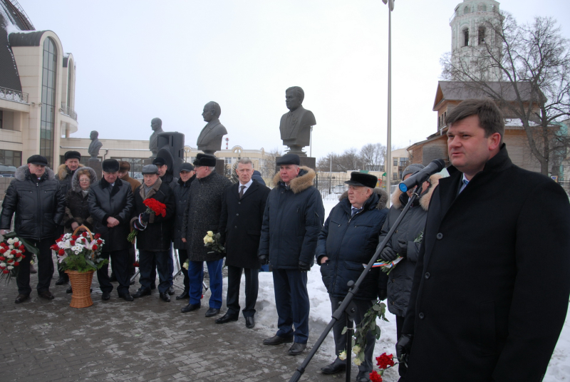На Аллее Славы знаменитых оружейников г.Тулы музея оружия торжественно открыт бюст Евгения Николаевича Сабинина Тульский Государственный Музей Оружия