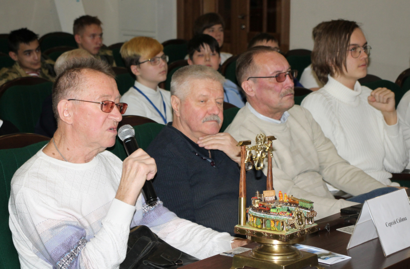 В День народного единства в музее оружия состоялся праздничный телемост под девизом «Мастеров много - Россия одна!» Тульский Государственный Музей Оружия