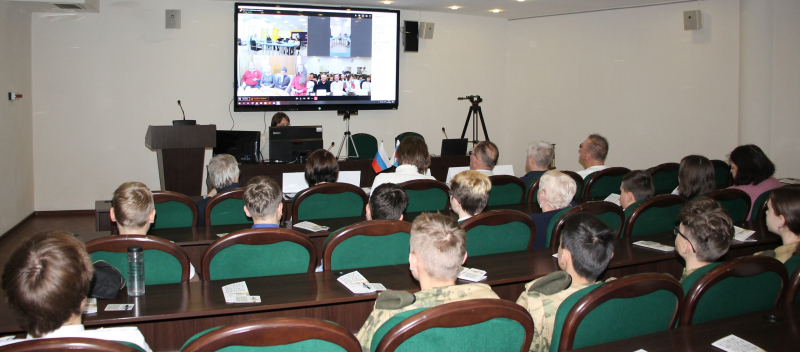 В День народного единства в музее оружия состоялся праздничный телемост под девизом «Мастеров много - Россия одна!» Тульский Государственный Музей Оружия