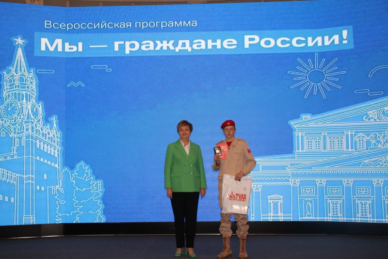 В Тульском государственном музее оружия состоялась торжественная церемония вручения паспорта гражданина Российской Федерации! Тульский Государственный Музей Оружия