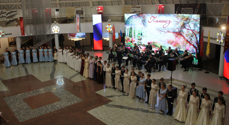 Сегодня посетители музея стали участниками эксклюзивного театрализованного представления «И памяти твоей, Великий Петр, верна твоя Великая Россия!» Тульский Государственный Музей Оружия