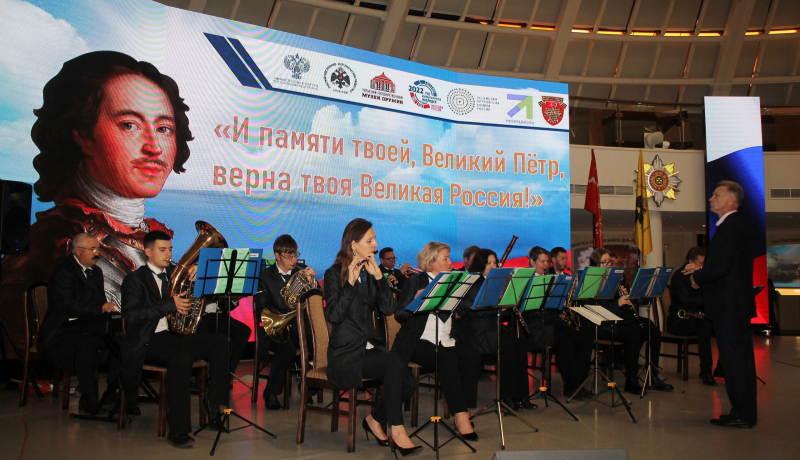 Сегодня посетители музея стали участниками эксклюзивного театрализованного представления «И памяти твоей, Великий Петр, верна твоя Великая Россия!» Тульский Государственный Музей Оружия