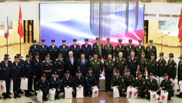 В Зале Славы российского оружия торжественно проводили на военную службу новобранцев научно-производственных подразделений армии России. Тульский Государственный Музей Оружия